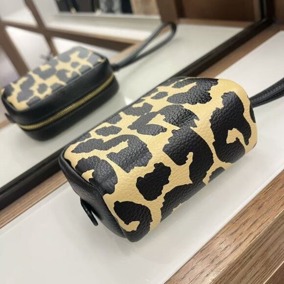 Coach Pouch Wristlet with Leopard Print CBP13 - Picture 6 of 9